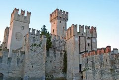 巴鲁米2号站博客尼的石造城堡(意大利)